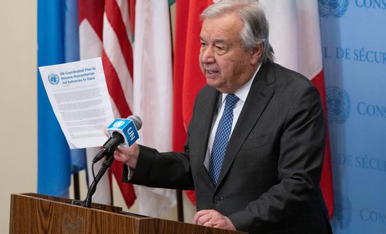 Генеральный секретарь Антониу Гутерриш выступает перед журналистами в Нью-Йорке.